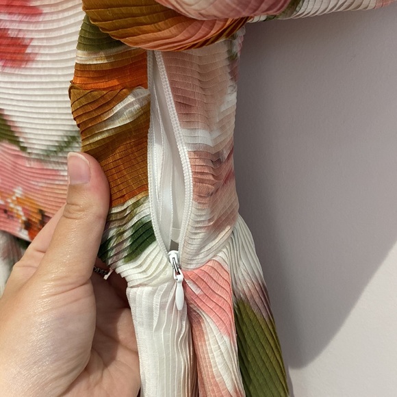 RW&CO Floral Dress - Picture 7 of 12